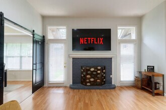 701 Summerglen Dr in College Station, TX - Building Photo - Building Photo