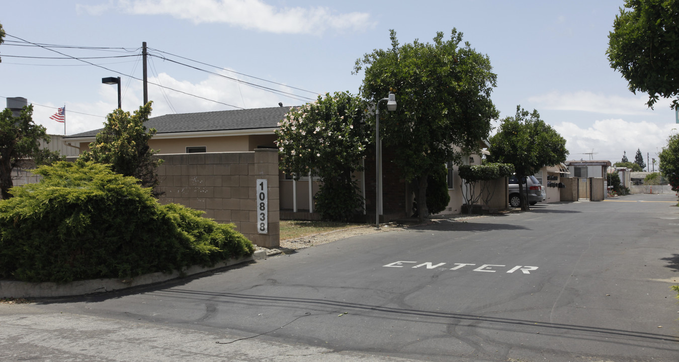 Golden Arrow in Ontario, CA - Building Photo