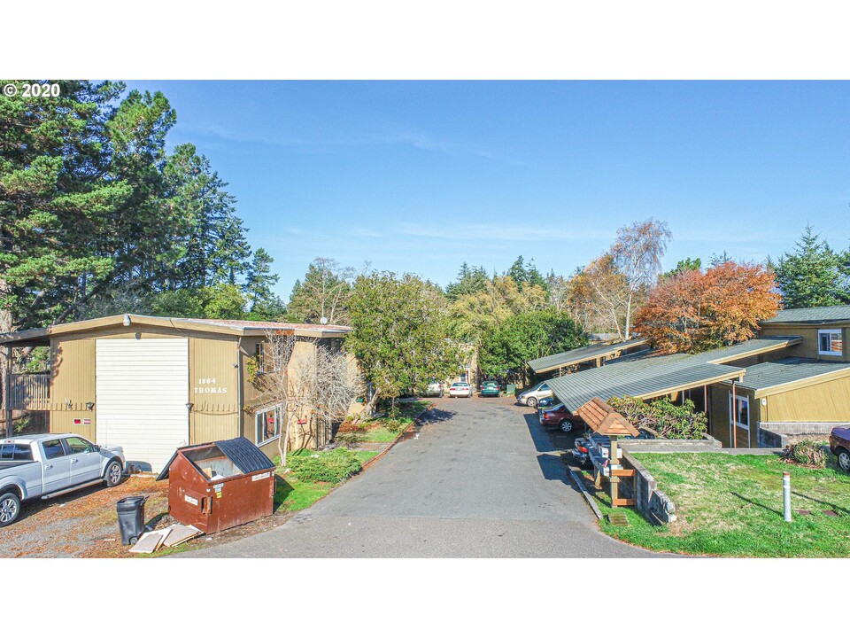 1864 Thomas Ave in Coos Bay, OR - Building Photo