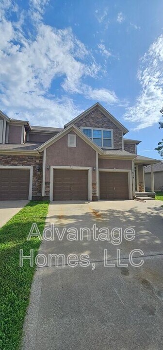 7619 McCoy St in Shawnee, KS - Building Photo