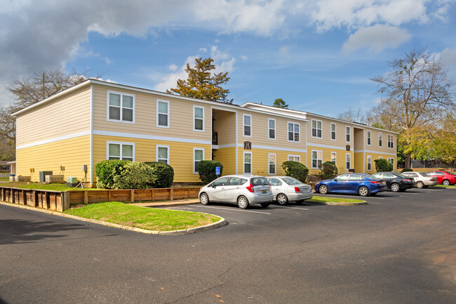 Meadow Ridge Apartments in Dothan, AL - Foto de edificio - Building Photo