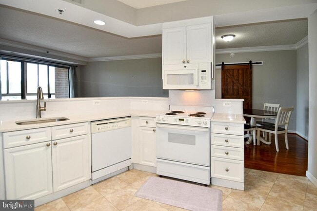 3100 N Leisure World Blvd in Silver Spring, MD - Building Photo - Building Photo