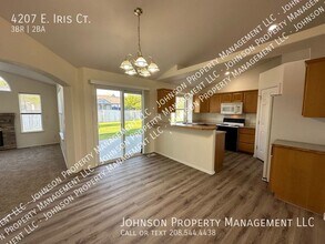 4207 E Iris Ct in Nampa, ID - Foto de edificio - Building Photo