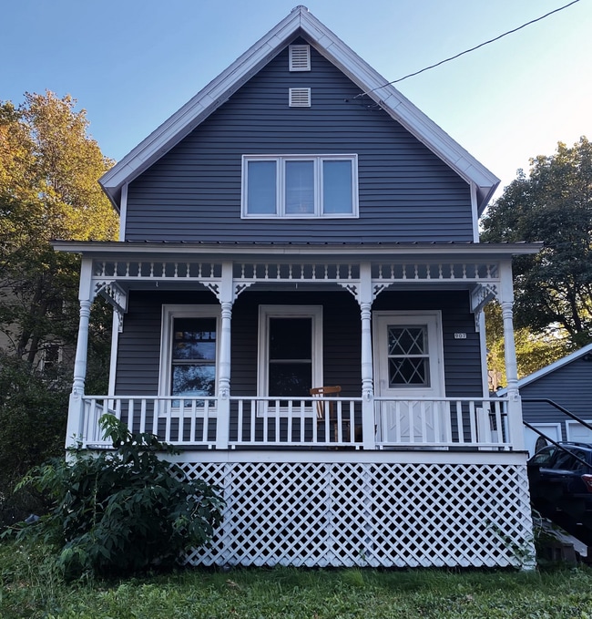907 Ruby Ave in Houghton, MI - Building Photo - Building Photo