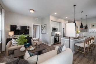 Pilot & Park in Savannah, GA - Foto de edificio - Interior Photo