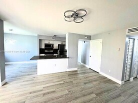 2640 S University Dr, Unit 204 in Davie, FL - Building Photo
