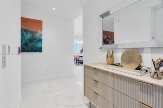 16901 Collins Ave, Unit 3203 in Sunny Isles Beach, FL - Building Photo - Building Photo