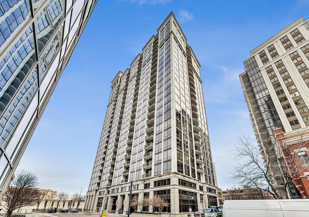233 E 13th St, Unit 1409 in Chicago, IL - Building Photo