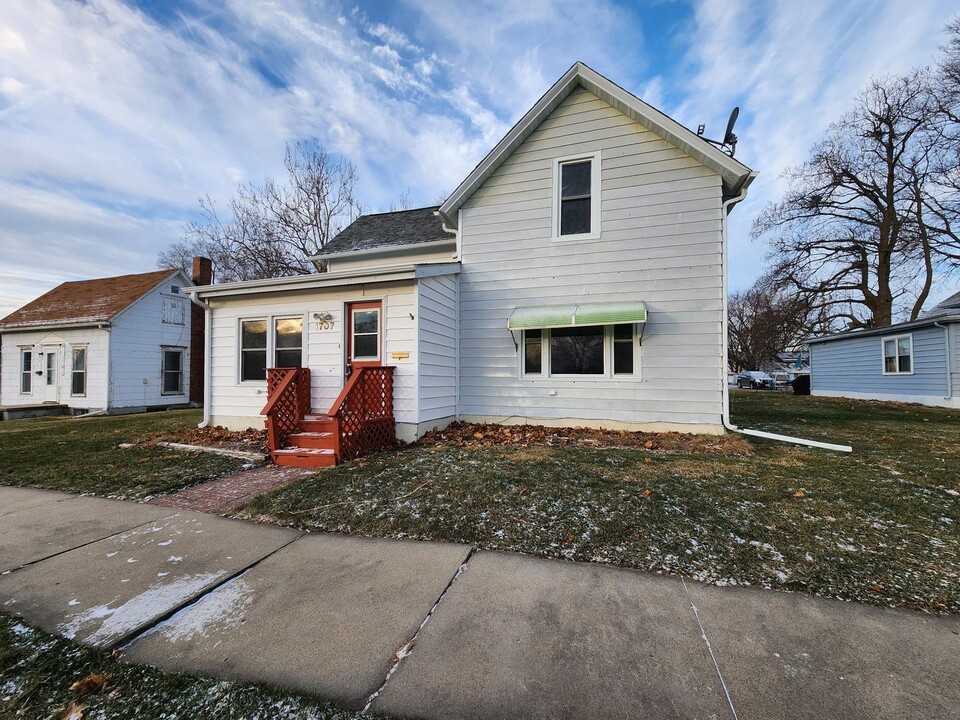 1707 5th St in Perry, IA - Building Photo