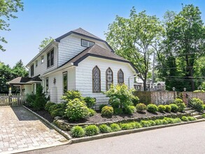 431 Carpenter Ave in Sea Cliff, NY - Building Photo - Building Photo