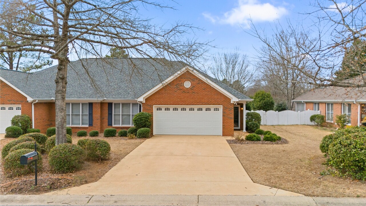 1608 Warrenton St in Auburn, AL - Foto de edificio