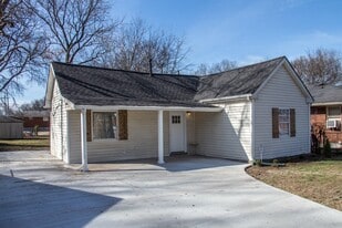 1417 22nd Ave N, Unit Unit A Queen Size Suite in Nashville, TN - Building Photo