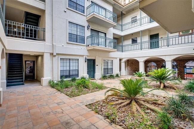 property at 1908 San Antonio St