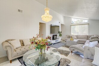 172 Goldenrod Dr in Hercules, CA - Building Photo - Building Photo