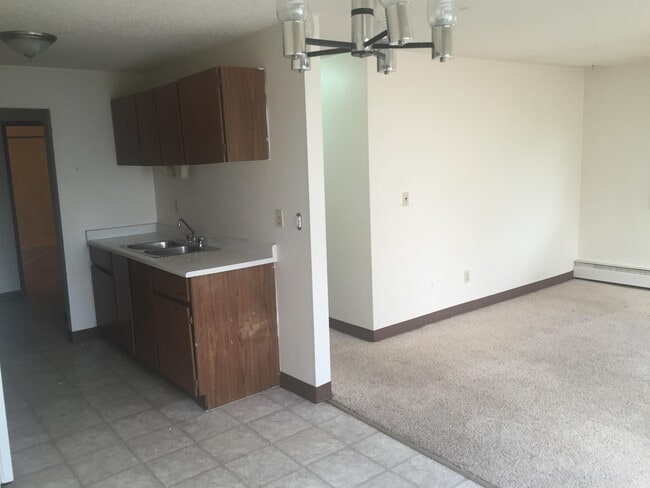 9527-998A 98a Ave in Fort St John, BC - Building Photo - Building Photo
