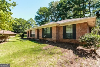 821 Duke Ct in Jonesboro, GA - Foto de edificio - Building Photo