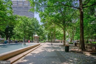 1736 Pine St, Unit 3R in Philadelphia, PA - Building Photo - Building Photo