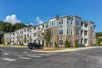 Creekside at Adamsville Place in Atlanta, GA - Building Photo - Building Photo