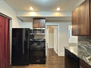 3151 W Belle Plaine Ave, Unit 1 in Chicago, IL - Building Photo - Building Photo