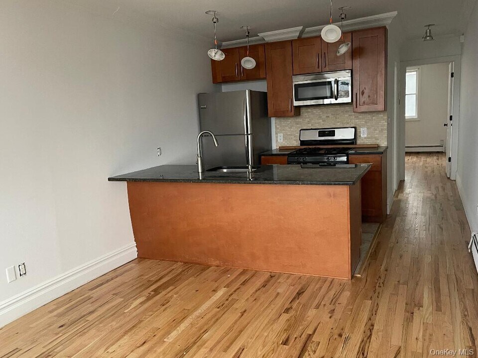 1107 Ocean Blvd in Long Beach, NY - Building Photo