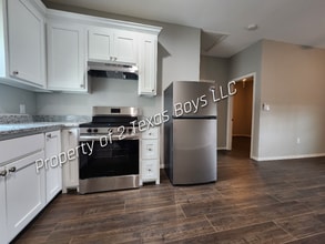 101 N Pecan St in Leonard, TX - Foto de edificio - Building Photo