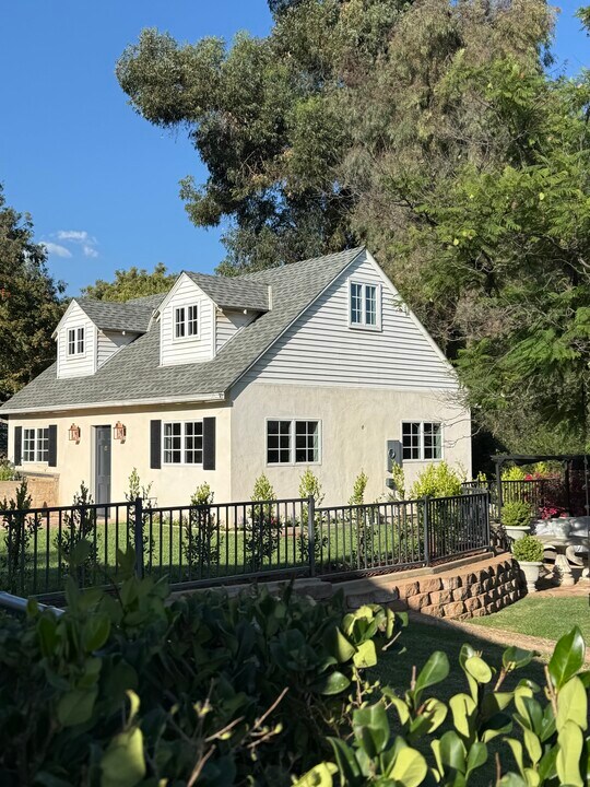 4504 Live Oak Dr in Claremont, CA - Building Photo