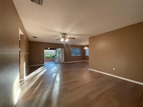 19700 Whispering Pines Rd in Cutler Bay, FL - Building Photo - Building Photo