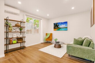 3202 NW Division St in Gresham, OR - Building Photo - Building Photo