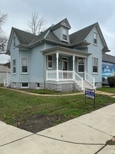 308 E Main St in Mascoutah, IL - Foto de edificio - Building Photo