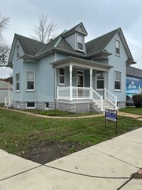 308 E Main St in Mascoutah, IL - Foto de edificio - Building Photo