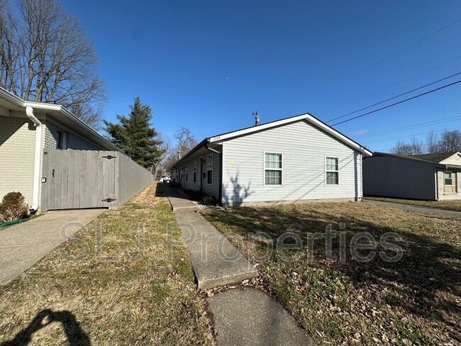 218 Watt St in Jeffersonville, IN - Building Photo - Building Photo