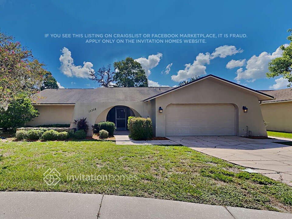 13308 Whaler Dr in Hudson, FL - Building Photo