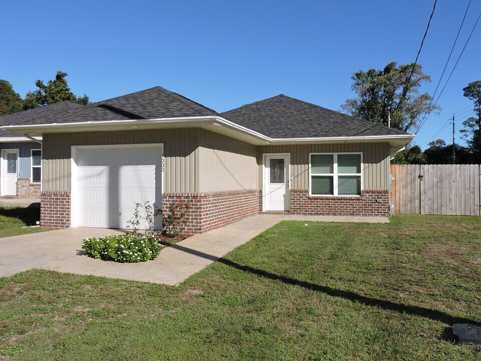 1000 Polk Ave in Pensacola, FL - Building Photo