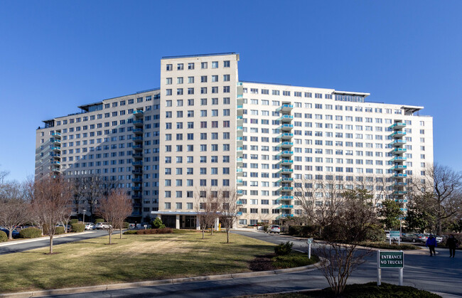 Grosvenor Park III in Rockville, MD - Building Photo - Building Photo