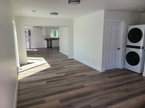 19113 Bessemer St in Los Angeles, CA - Building Photo - Building Photo