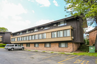 Loomis Hills in Greenfield, WI - Foto de edificio - Building Photo