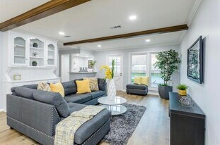 15614 Pebble Bend Dr in Houston, TX - Building Photo