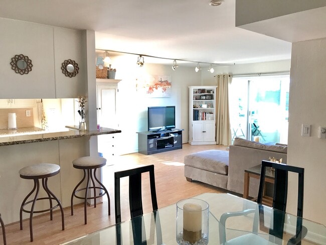 1600 Ardmore Ave, Unit 103 in Hermosa Beach, CA - Building Photo - Building Photo