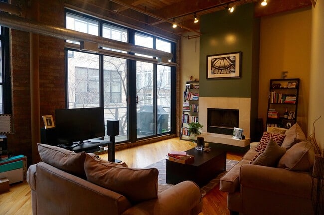 property at 2300 W Wabansia Ave