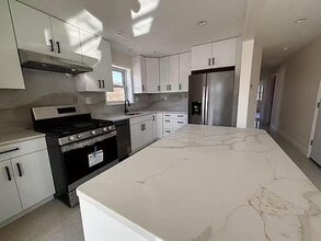 165-15 65th Ave in Queens, NY - Building Photo - Building Photo