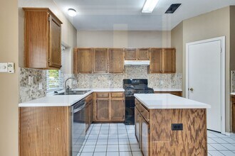 2104 Grove Dr in Round Rock, TX - Building Photo - Building Photo