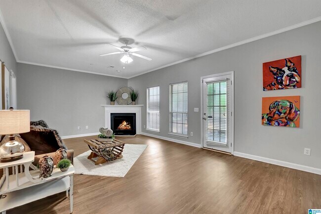 718 3rd St NE photo'