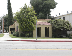 4876-4880 Tujunga Ave in North Hollywood, CA - Foto de edificio - Building Photo