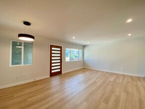 3207 W 3rd, #1 in Los Angeles, CA - Building Photo - Building Photo