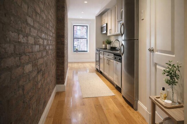 232 Elizabeth St in New York, NY - Building Photo - Building Photo