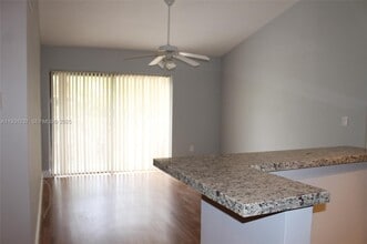 7135 NW 179th St in Miami Gardens, FL - Building Photo - Building Photo