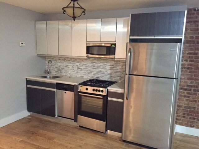 375 Vernon Ave in Brooklyn, NY - Building Photo