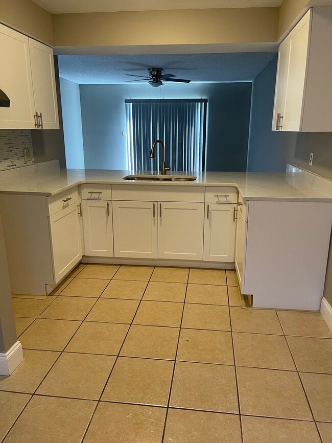 10111 Berry Field Ct