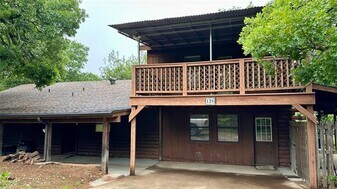 126 Garza Rd in Shady Shores, TX - Building Photo