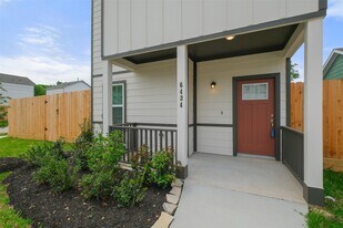 6434 New York St in Houston, TX - Building Photo